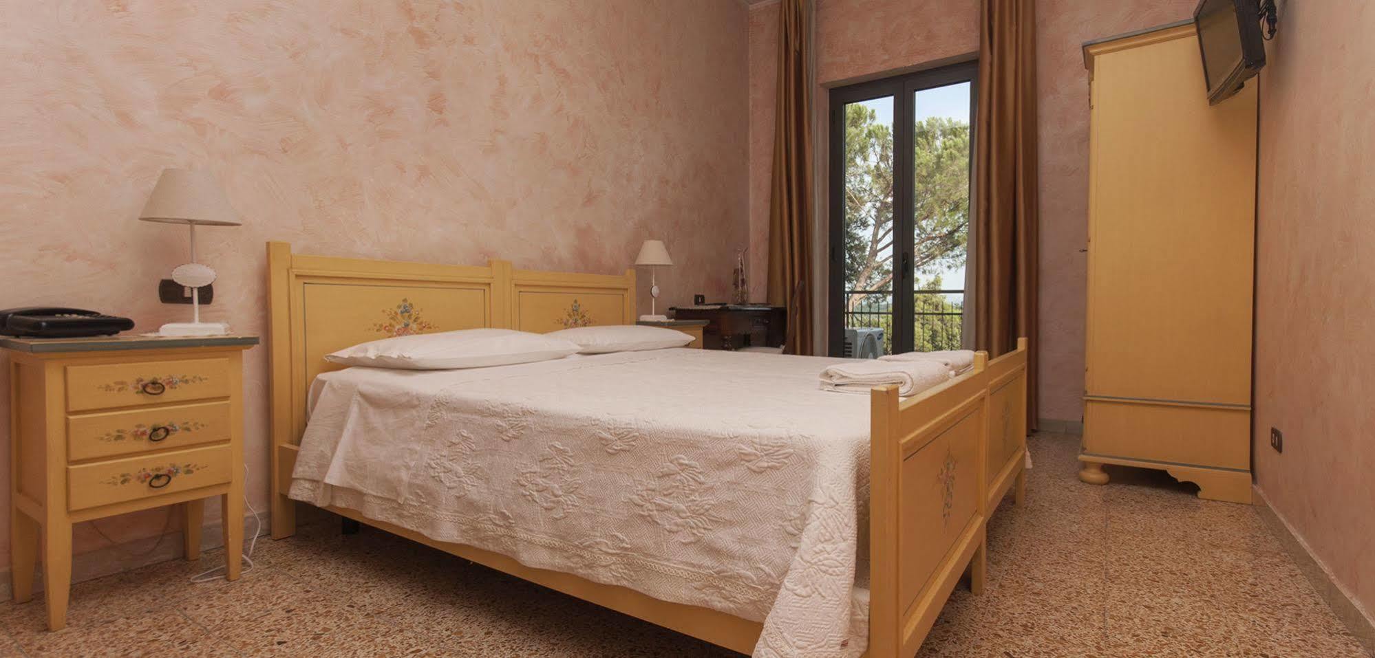 Hotel La Villa Ceccano Екстер'єр фото